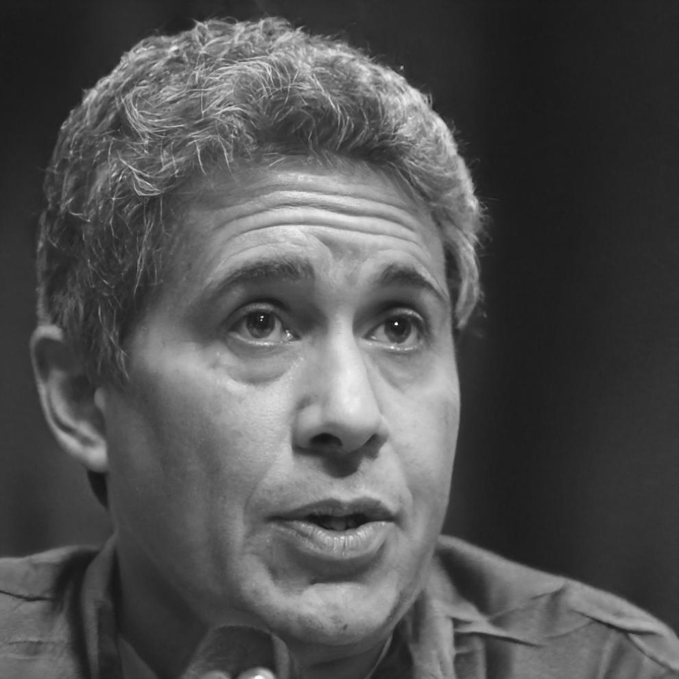 Portrait von Dr. Hoffmann, Wirtschaftsexperte